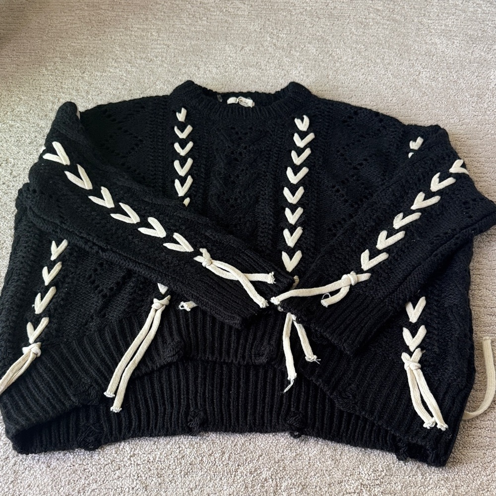 Elan Black Sweater with White Accents size M